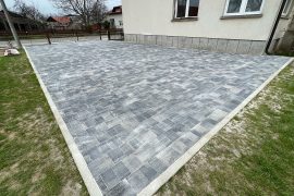 Tlakovanje dvorišča in potke ob hiši Gančani